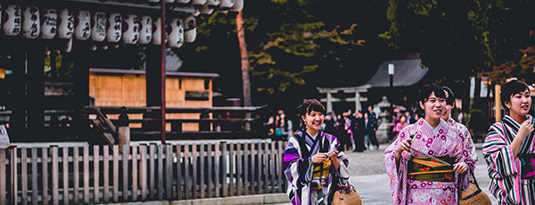 Japan temple Kimono tourism smile 600x230