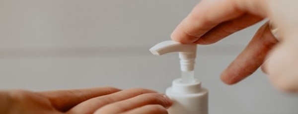 hand sanitiser kelly sikkema unsplash